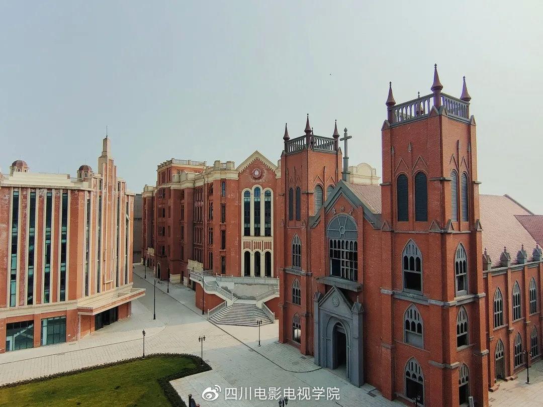 四川電影電視職業學院(女孩讀大專學什么專業比較好)-圖1