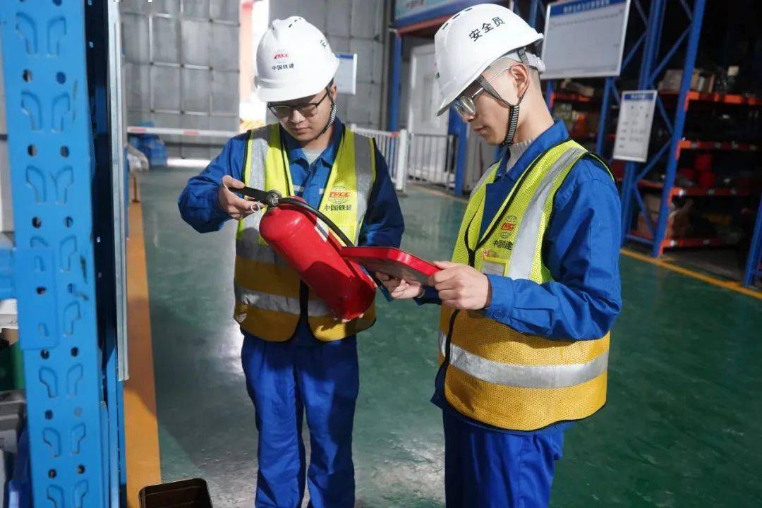 建筑工地安全員(工地安全員負(fù)責(zé)什么)-圖1