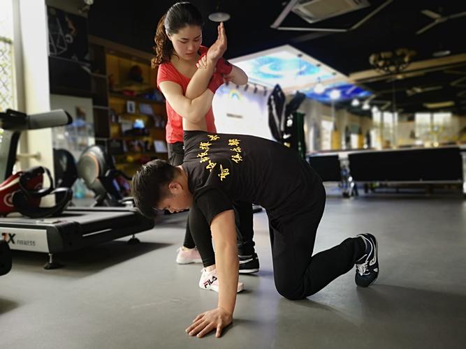 女子練什么最防身實(shí)用(防身術(shù)的簡單十六招)-圖1