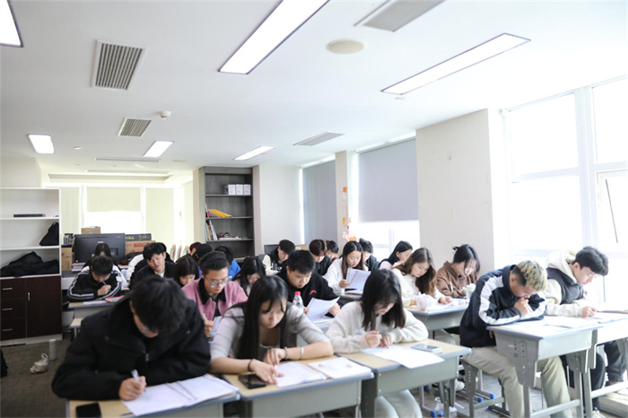武漢初陽教育-2025年湖北漢統(tǒng)招專升本集訓(xùn)班報(bào)名指南+官方指定報(bào)名入口-圖4